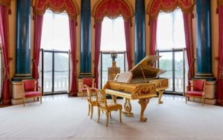 Okay, 
Avignon: checked, 
Belgium, Switzerland, Portugal: checked, 
Olympia: checked, 
Cruiseship: checked; 
My next goal? To play my music on this very piano, in the Buckingham Palace Music Room.

Come on, let's have dreams! sometimes... they even come true <3

 
#buckinghampalace #piano #dreamscometrue #hopesarehigh #composerlife 
Photo published by @royalcollectiontrust